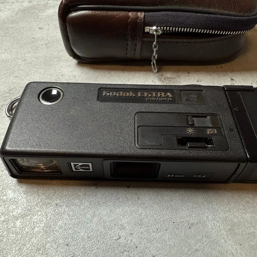 Vintage Kodak Ektra film camera 22mm electronic flash with leather camera case